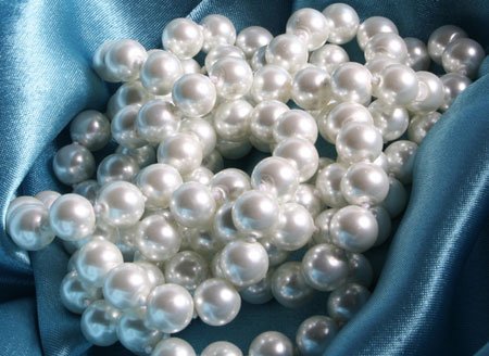 Do you know how to recognise a fake pearl from a natural pearl?