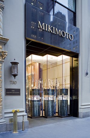Learning about pearls with Mikimoto