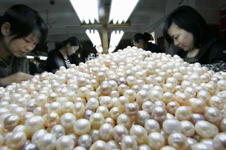 Freshwater pearl price on the rise in China