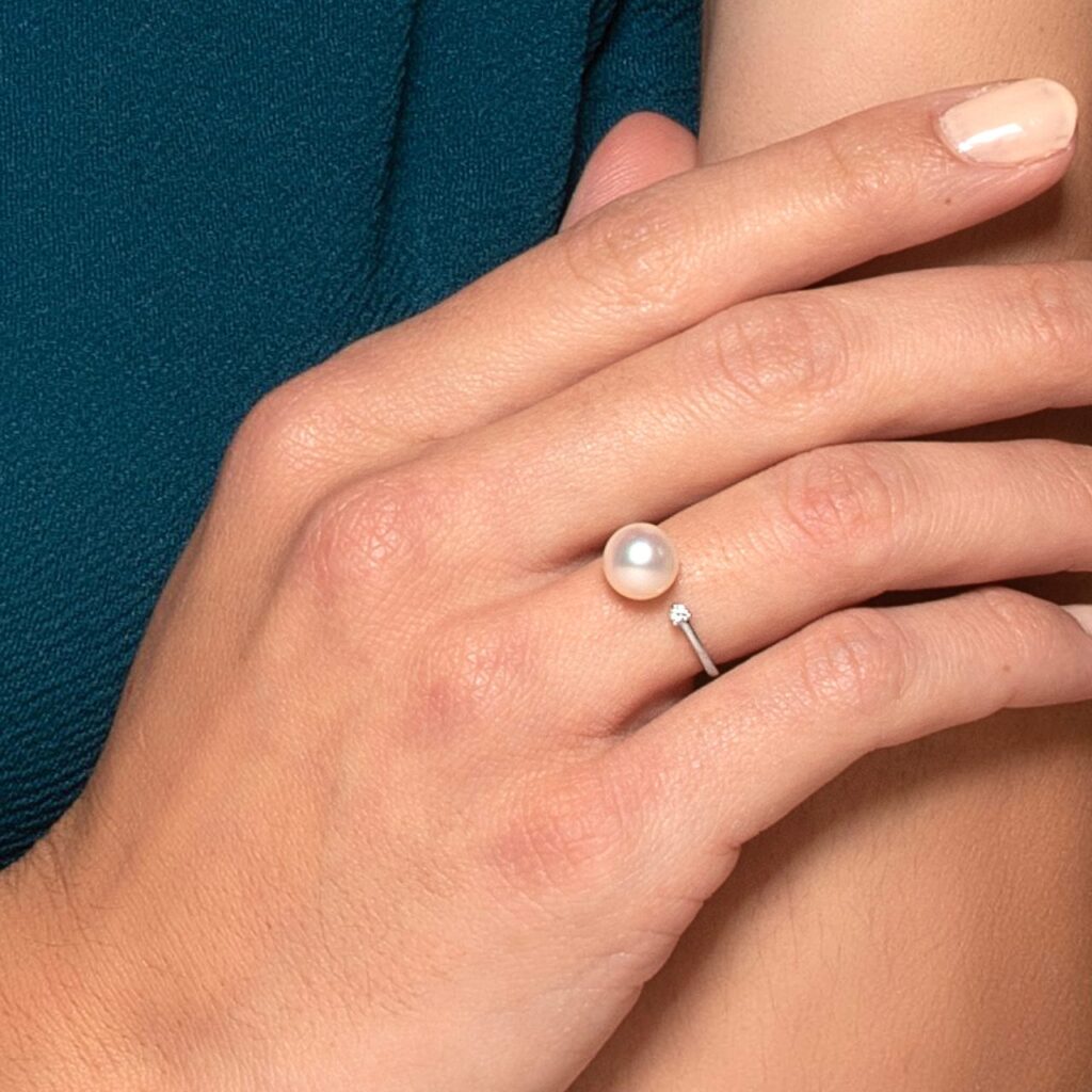 anello perla e oro bianco