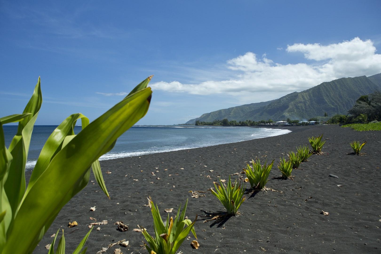 Spiaggia di sabbia nera vulcanica, Tahiti