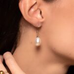 Orecchini ad amo in oro con perle barocche - Genisi - GP_289_I.jpg