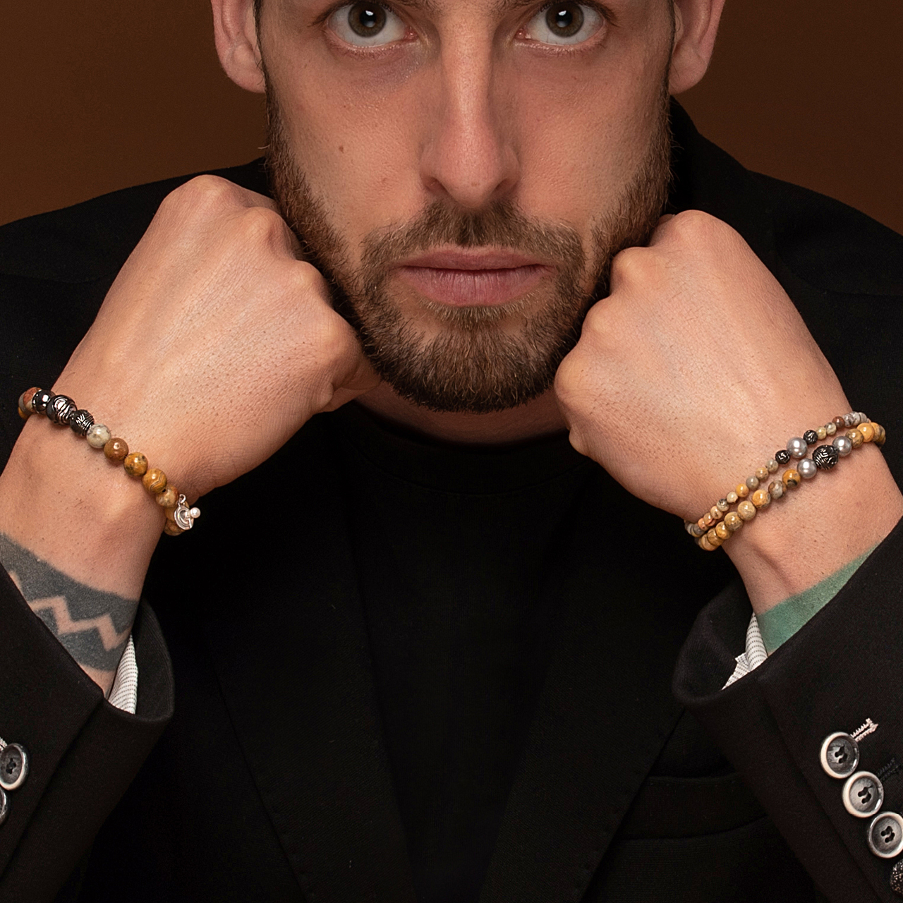 Perle in autunno Perle in autunno: bracciali Unisex con pietre massive e perle dai colori caldi