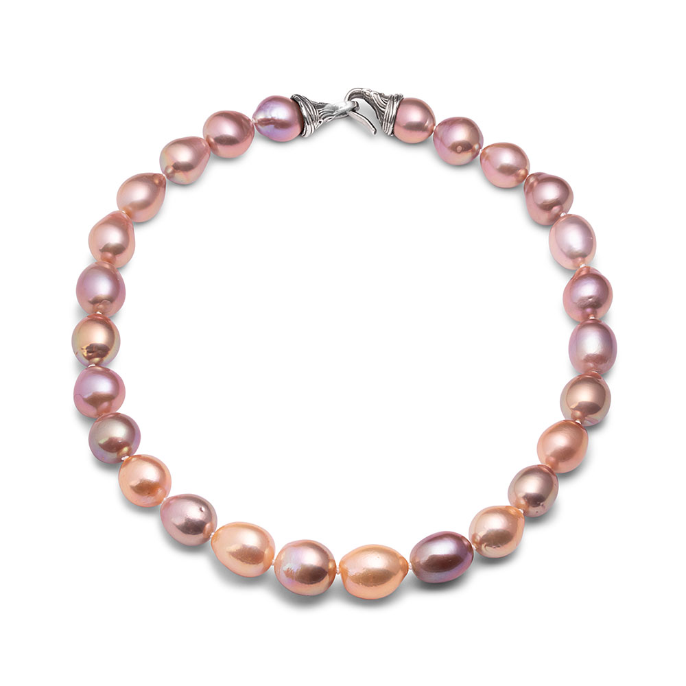 Perle in autunno Collana di perle barocche nei toni rosa e rame, dettaglio della chiusura